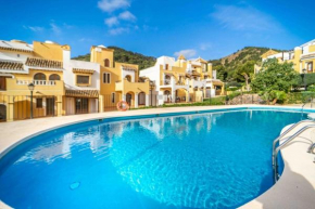 Four Bedroom Townhouse With Communal Pool